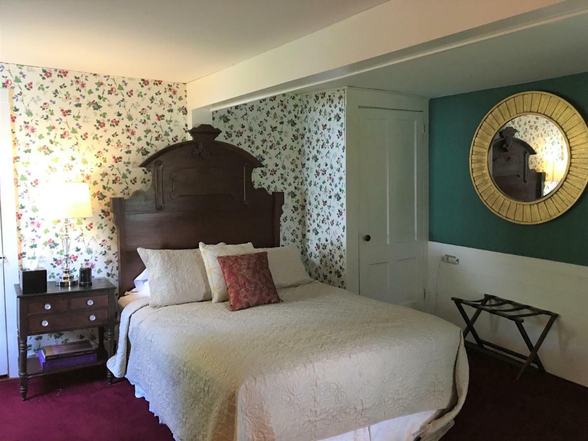 Center Lovell Inn Room photo